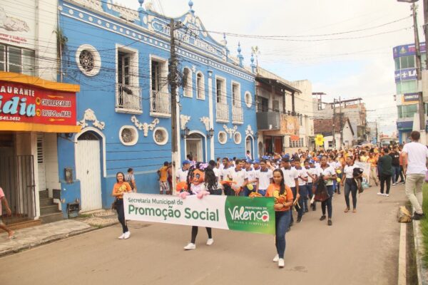 Prefeitura de Valença realiza caminhada que promove o cuidado com a criança e o adolescente