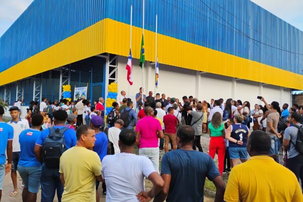 Prefeitura de Cairu entrega moderna quadra poliesportiva à comunidade do Galeão