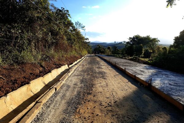 Prefeitura de Valença inicia pavimentação em concreto na Ladeira do Tatu, no distrito do Bonfim