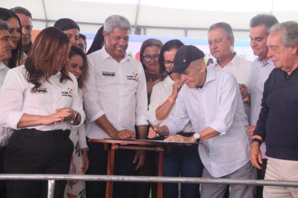 Governador Jerônimo Rodrigues assina Ordem de Serviço para o início da construção do Hospital e Maternidade Regional Costa do Dendê e anuncia outros investimentos para Valença