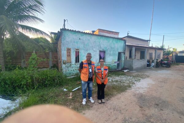 Residência é interditada pela Defesa Civil no bairro Estância Azul devido a risco de desabamento